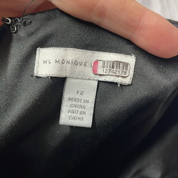 Monique Lhuillier Velvet Ruffle Hem Midi Dress Black Size 12 - Picture 8 of 8